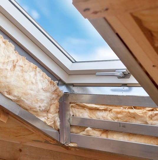 ROOF WINDOW WITH INSULATION